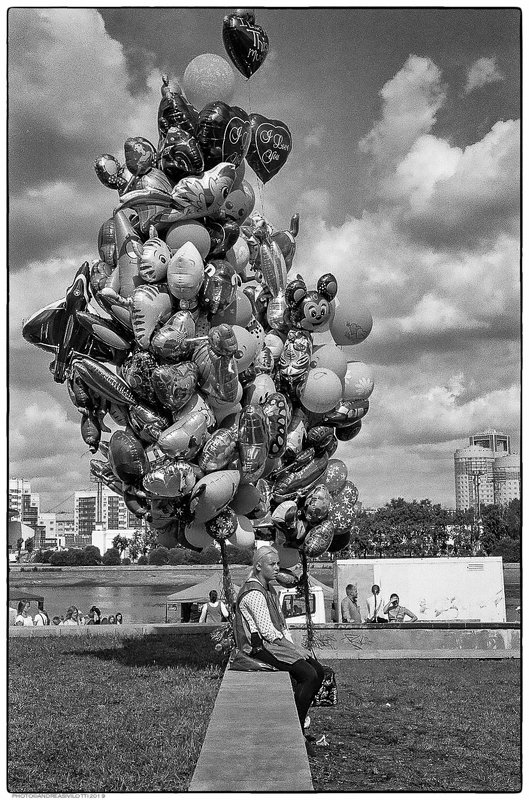 Photo Street B/W City Leica TMax In giro per Ekaterinburgphoto preview