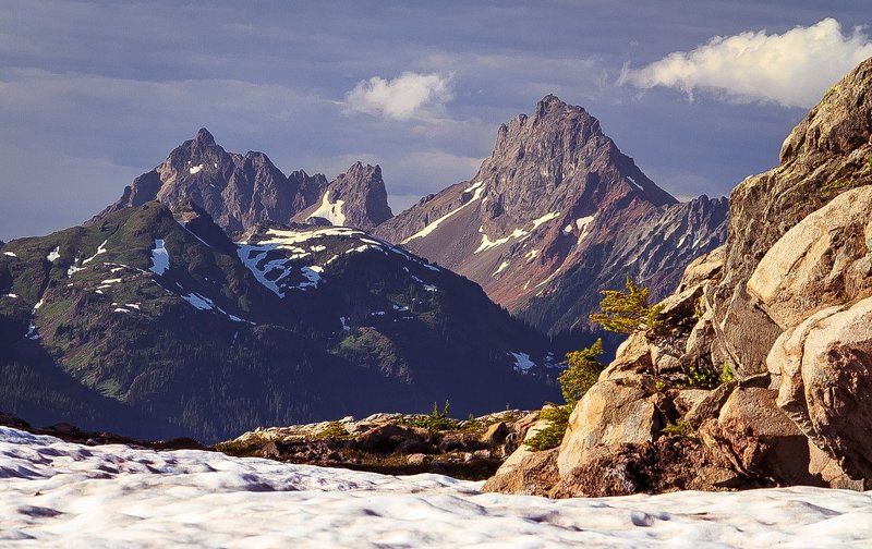 Горы скалистые, две штукиphoto preview