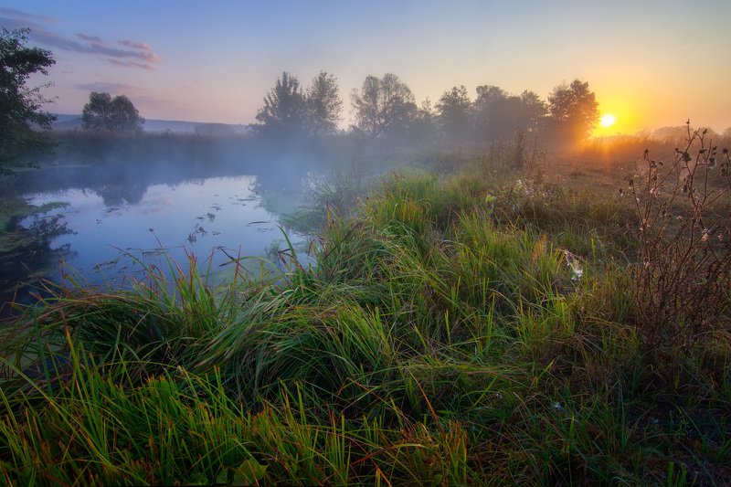 Рассвет у рекиphoto preview