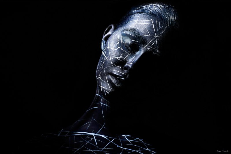 глитч, портрет, линии, обрывки, связи, пространство, разрушение, разрыв, хаос Glitchphoto preview