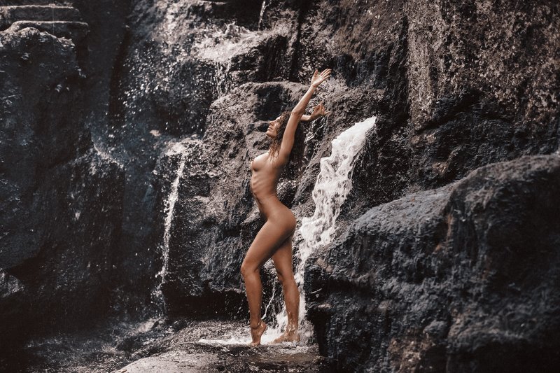 На водопадеphoto preview