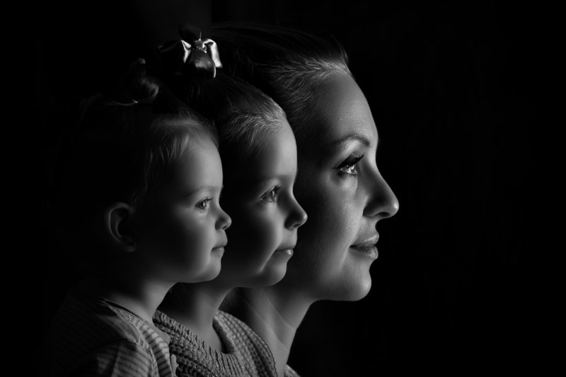 девочки, портрет, профиль, студия, черно-белый Девчонкиphoto preview