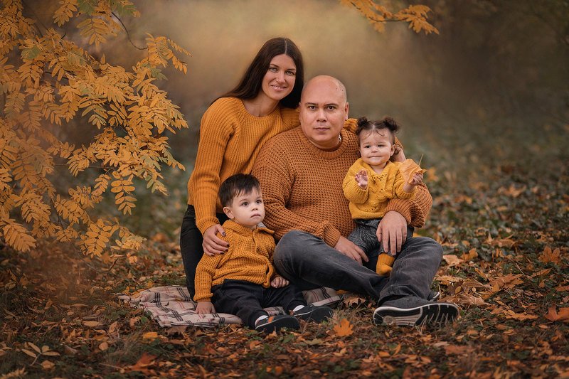 семейная фотосессия, семейный фотограф, семейный портрет, осень, осеннее фото Семейный портретphoto preview