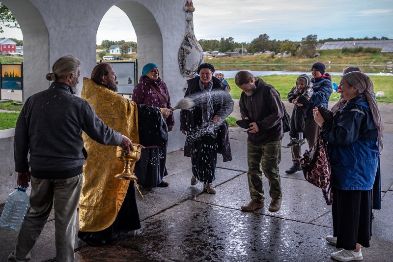соловки, соловецкие острова, люди, крестный ход, окропление, соловецкий монастырь, ник васильев, святая вода Окропление по Соловецки.photo preview