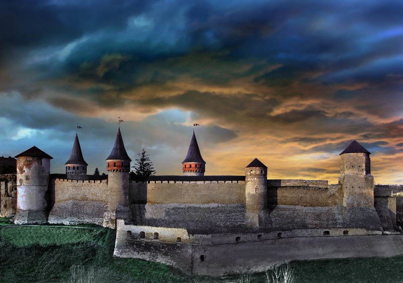 каменец-подольский, украина Сурово-живописный вечер в Каменец-Подольскомphoto preview