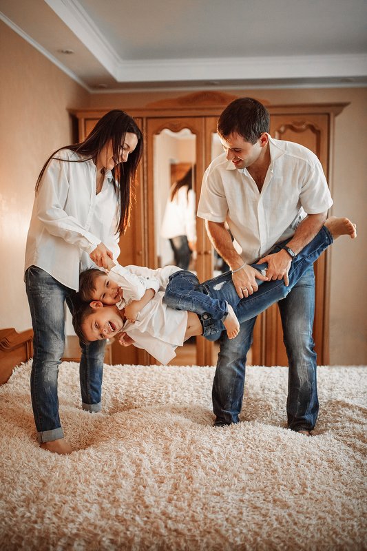 семья, любовь, сын, братья, кровать, веселье, радость photo preview