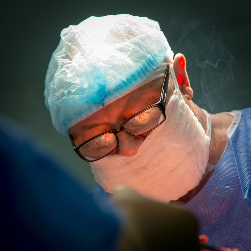 хирург, лазер, операция операцияphoto preview