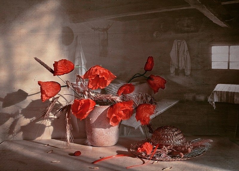 Натюрморт лето маки соломенная шляпка комната окно радость любовь  Уютный вечерphoto preview