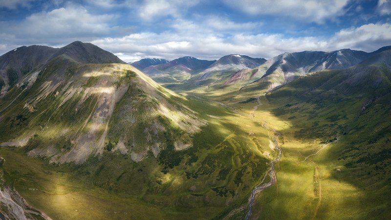 пейзаж, природа, ущелье, горы, высота, полет, дрон, квадрокоптер, река, тара, дара, южно, чуйский, хребет, алтай, сибирь, поход, путешествие, пятна, солнечные, большой, высокий, облака, далекий Ущелье реки Тараphoto preview