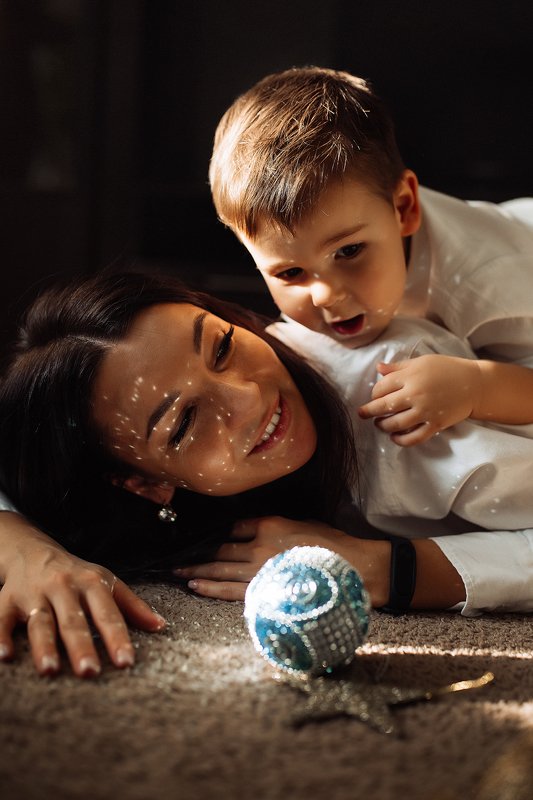 семья, любовь, сын, веселье, радость, магия, волшебство, свет, шарик, блики photo preview