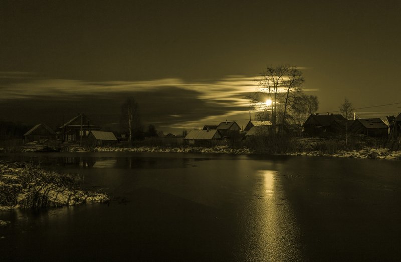 Все тихо - полная луна...photo preview