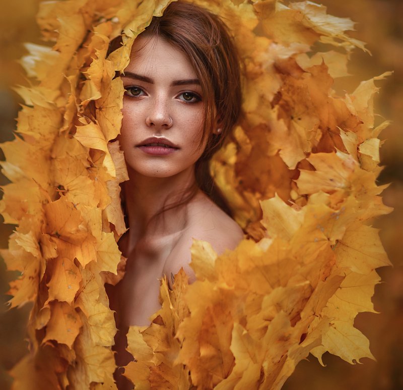 осень,листья,клён,девушка,портрет,девушка в листьях,желтые листья,ноябрь,веснушки,рыжая,портрет,одеяло,погружение,сексуальная Погружениеphoto preview