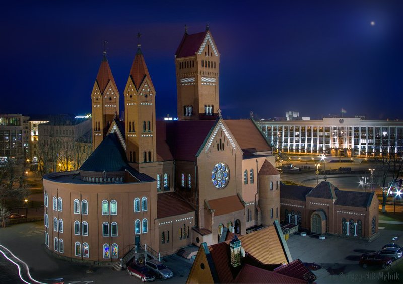 беларусь, город, минск, вечер КРАСНЫЙ костёл на СЕРОЙ площадиphoto preview