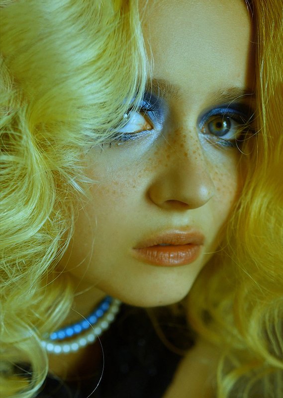 Женский портрет, яркий макияж, Космос, космическая съемка, space, surrealism, сюрреализм, сюрреалистичная фотография, идеи для фотосессии, необычные фотографии, fashion editorial photo preview