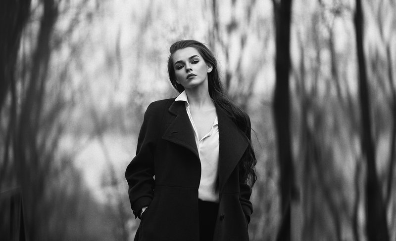 портрет,улица,осень,черно-белое,арт-фото,чб фото, Марияphoto preview