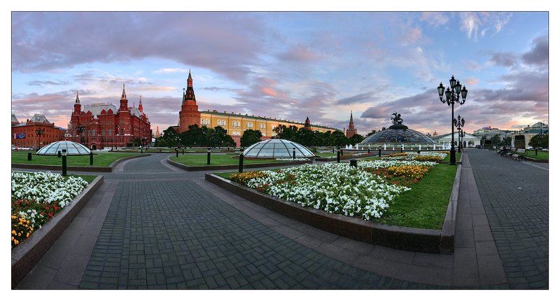 кремль, манежная площадь, москва, фонтан, закат на Манежной площадиphoto preview