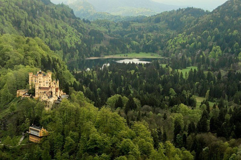 германия, бавария, замок hohenschwangau о замках в горах и глубоких озёрахphoto preview