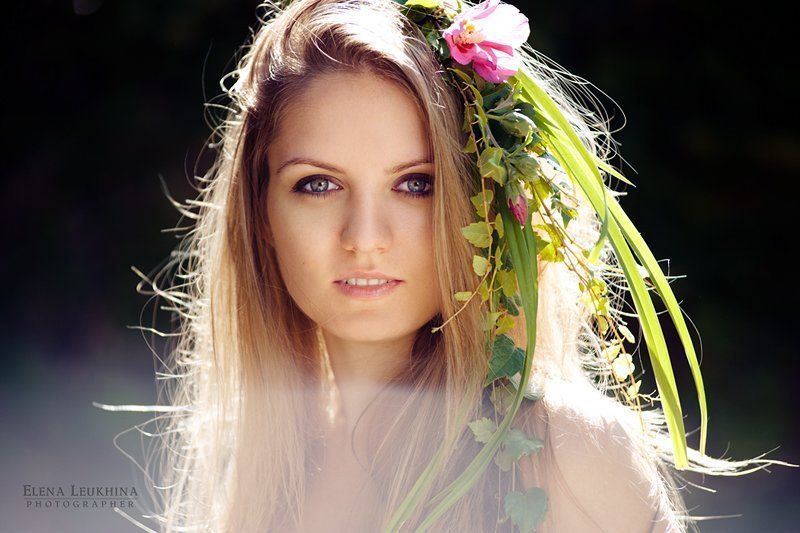 девушка, цветы, пленер, солнце, контровой свет, лес нимфаphoto preview