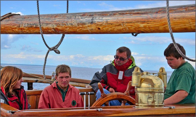 Совет на мостикеphoto preview