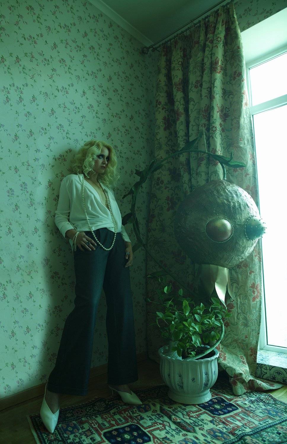 Женский портрет, яркий макияж, Космос, космическая съемка, space, surrealism, сюрреализм, сюрреалистичная фотография, идеи для фотосессии, необычные фотографии, fashion editorial, Ирина Майер