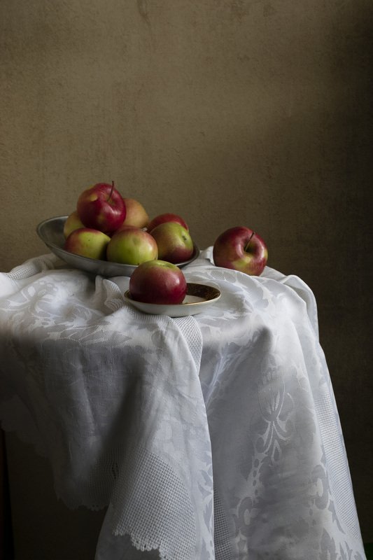 яблоки, скатерть, фрукты натюрморт с яблокамиphoto preview