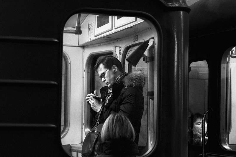 В метро фото превью