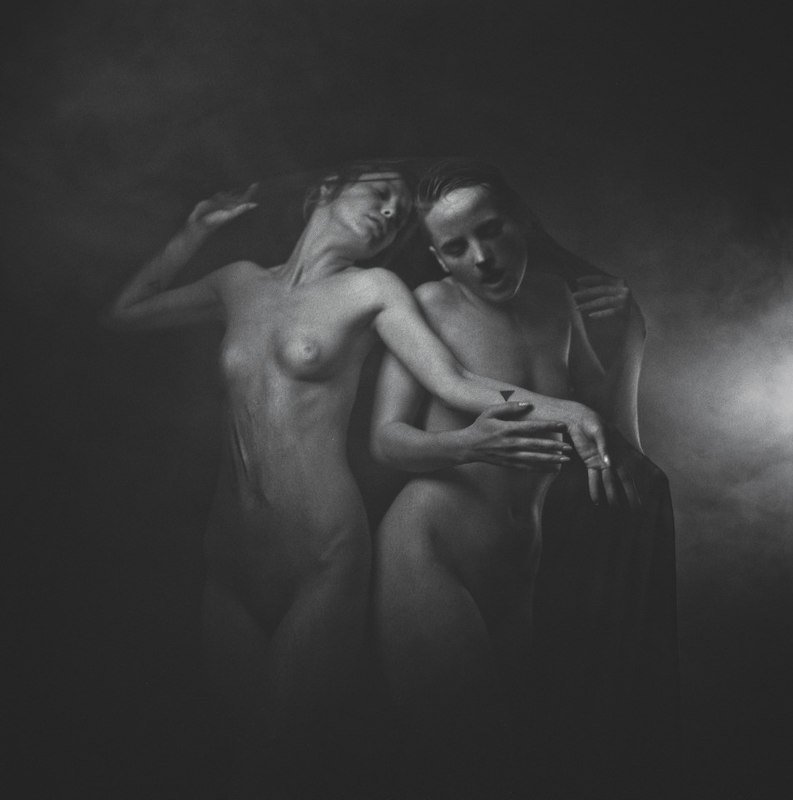 nude, film ,mediuformat, ilford ,filmisnotdead ,artphotography, limitededition, alexandrucrisan, erotic, woman, touch, feel The signphoto preview