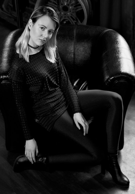 #портрет #portrait #модель #models #чб #bw #чбфото #bnwphoto #фотосессия #фотографмосква #максимкоротовских #москва #россия #nikon #nikonrussia Она пришла, на стул неловко села...photo preview