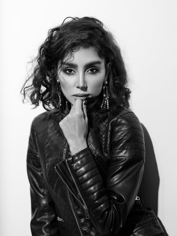 portrait, black and white, face, eyes, look, studio, lighting, Parastoophoto preview