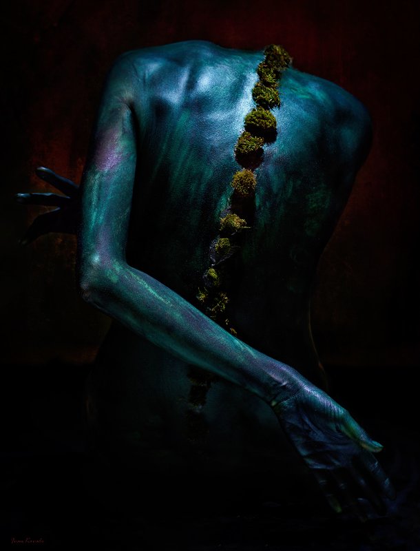 спина, мох, симбиоз, руки, позвоночник, страх, тело, ню Symbiosis IIphoto preview