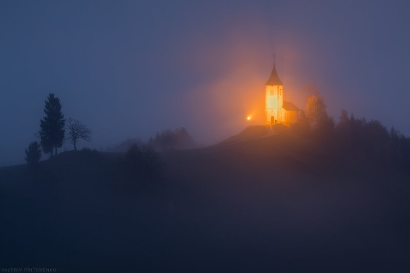 slovenia, nature, church, dawn, landscape, architecture, словения, природа, архитектура, путешествия, рассвет, пейзаж Когда туман отступилphoto preview