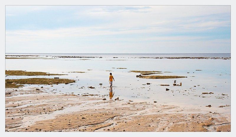 пляж, море, мальчик утро.. отлив..photo preview