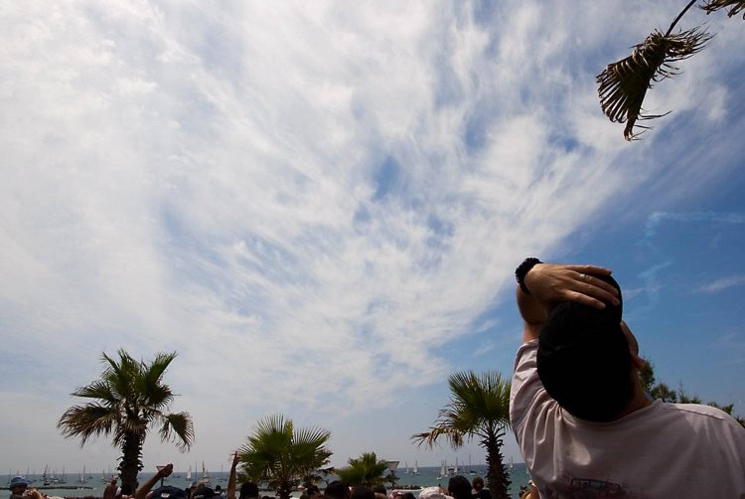 Наблюдая за свечой. Автор: IgalSc igalsc, IgalSc