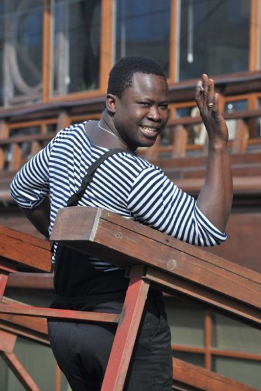 Стеснительный пареньphoto preview