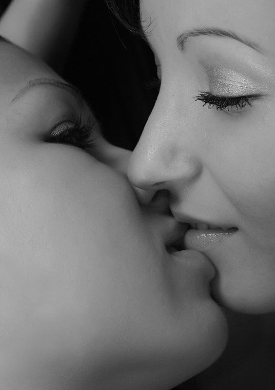 поцелуй Love is ....kissphoto preview