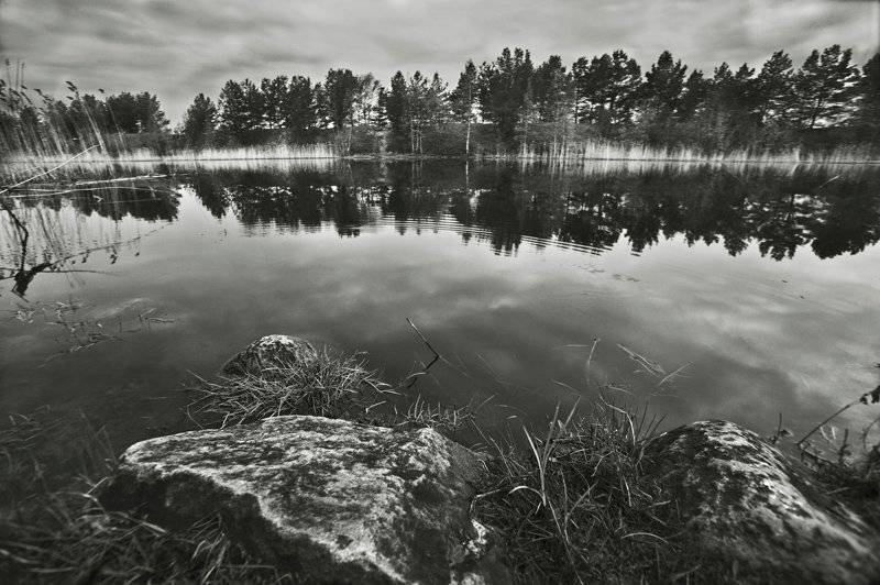 Камни Ладожского канала. Автор: Евгений Пугачев. ладожский канал,небо,камни, Евгений Пугачев.