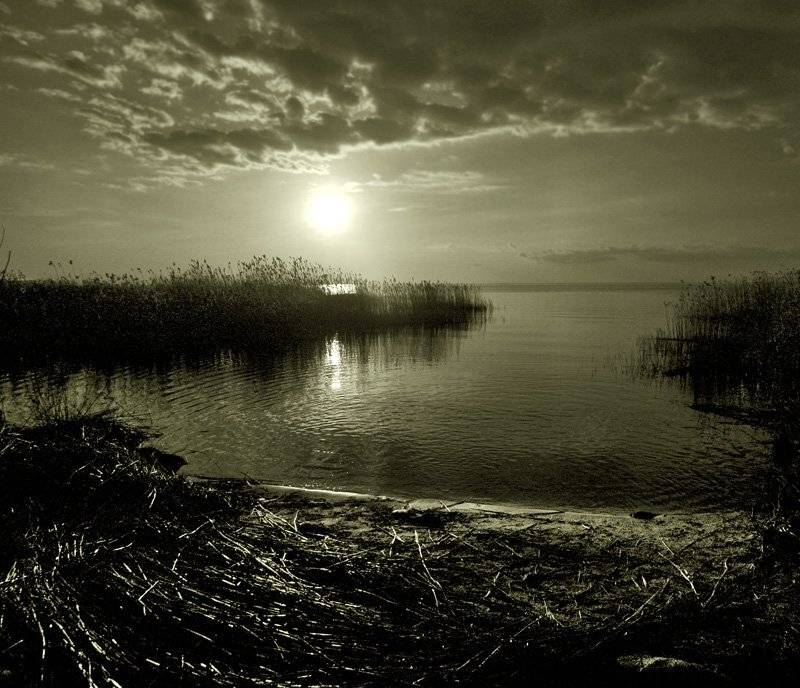 ладога,небо,вода,облака,берег,свет,контровой, Евгений Пугачев.