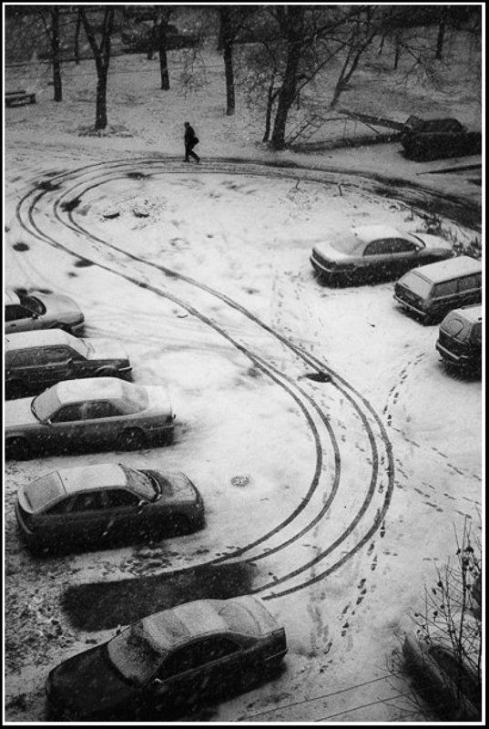 зима, метель, прохожий, снег, стоянка, человек, дуга По дугеphoto preview