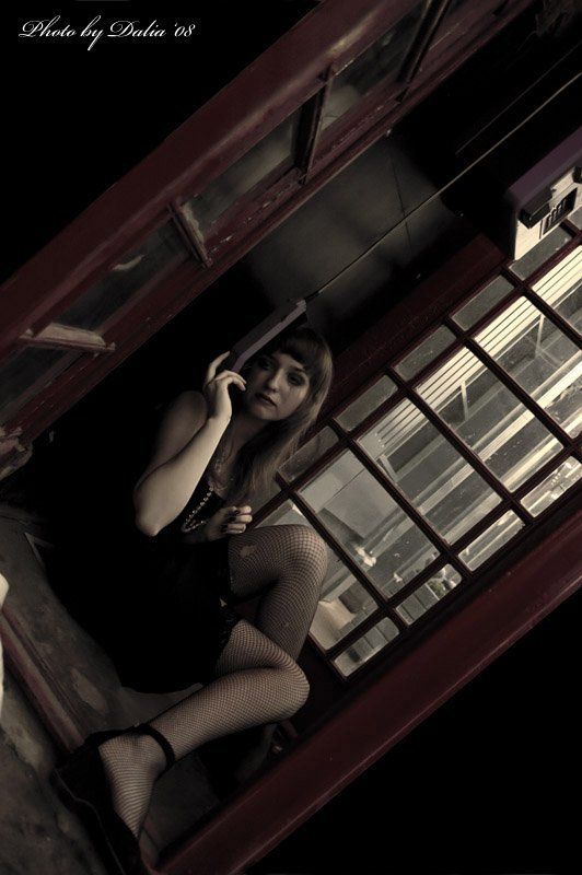 телефон, слезы, девушка Счастье на утро, горе под вечерphoto preview