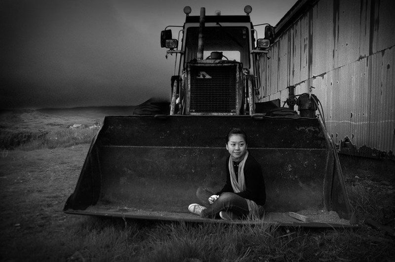 исландия, девушка, море, ковш, трактор, стена, берег, Wu Ya-Yingphoto preview