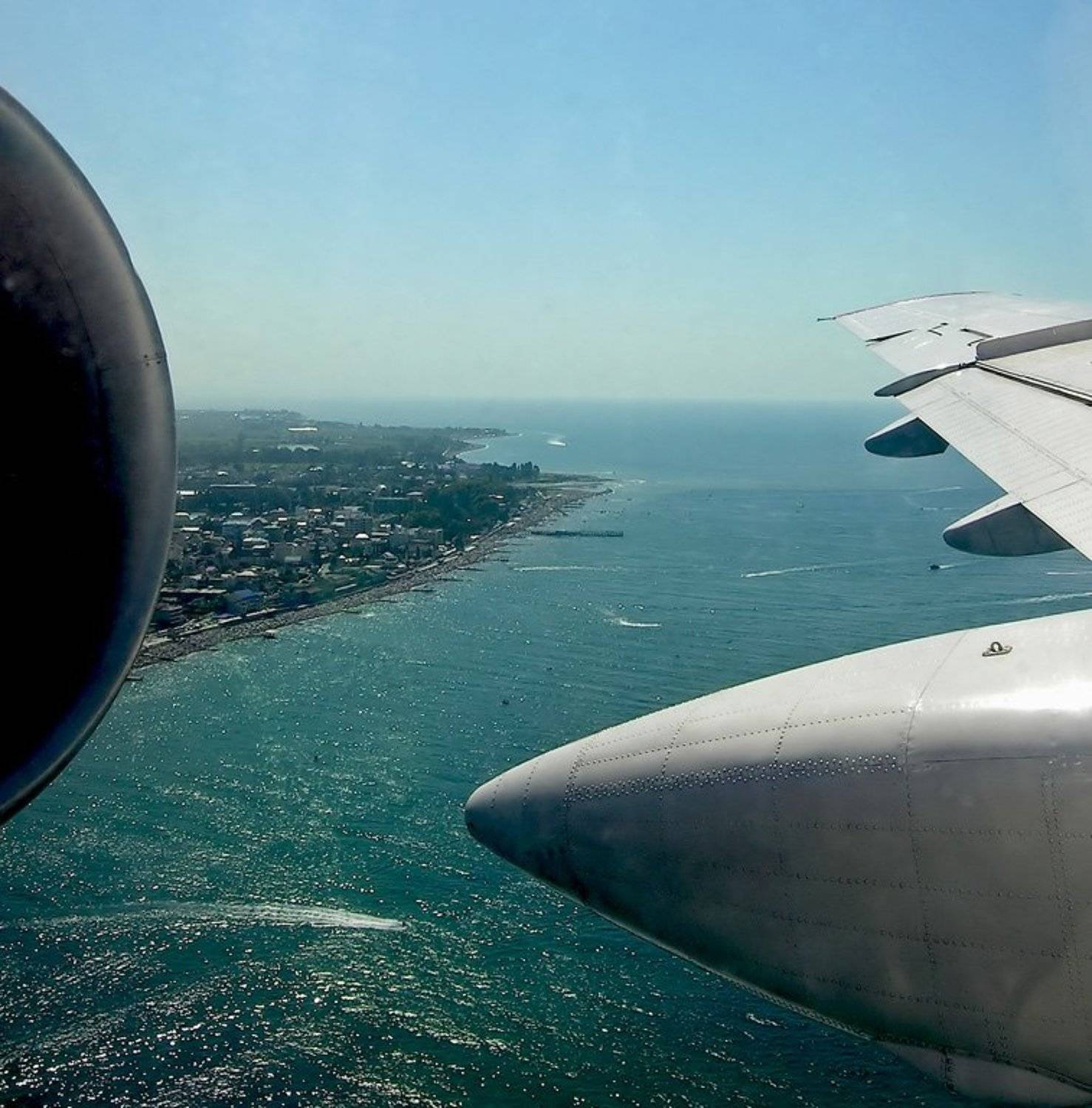 Черное море, прощай!. Автор: Tatiana Rozanova море, берег, самолет, Tatiana Rozanova