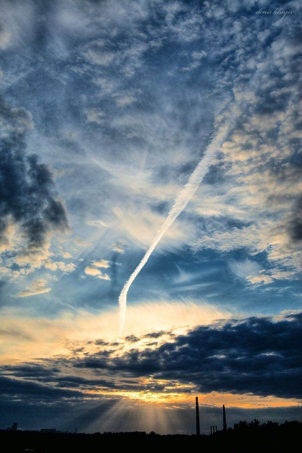 Жизненный закат. Автор: Денис Клюев москва, город, закат, тучи, клюев, Денис Клюев