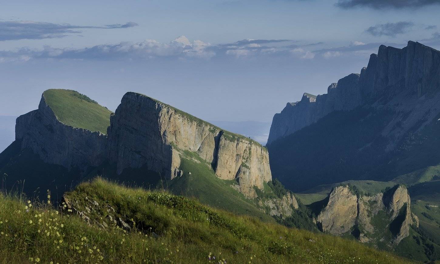 ГДЕ-ТО ТАМ , НА ЗАДВОРКАХ ТХАЧЕЙ. Автор: ФЁДОР , ФЁДОР