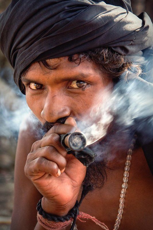 индия, садху, курение Садху из города Джаммуphoto preview