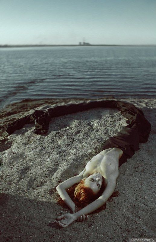 Нефтяная русалкаphoto preview