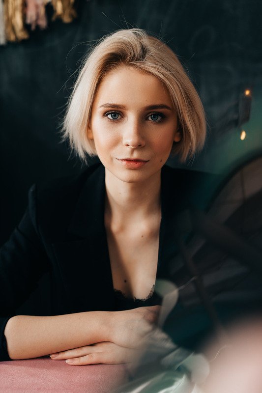 Таня, каре, портретыphoto preview