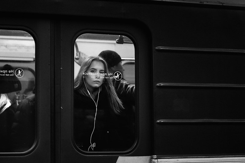 В метро фото превью