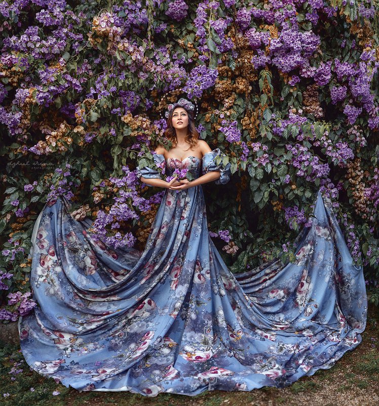 portreit people girl woman irinadzhul dzhulirina green red flower Flowersphoto preview