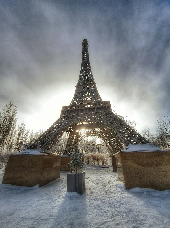 астана, нурсултан, эйфелева башня Зимний монументализм. фото превью