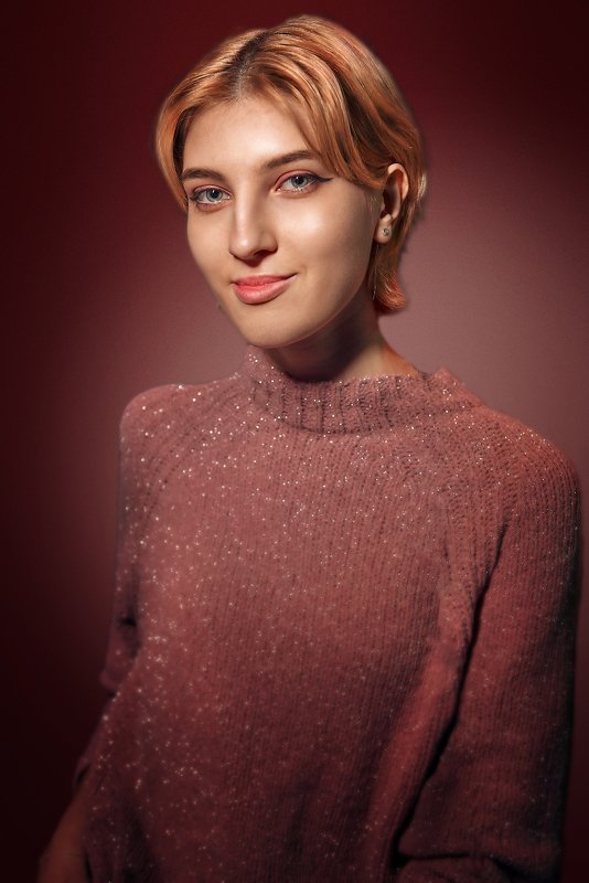 girl,portrait,red color,sweetshot,blond portraitphoto preview